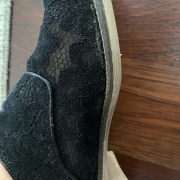 Shoe - Picture 2 of 5